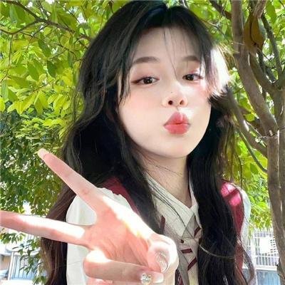 娇憨女郎